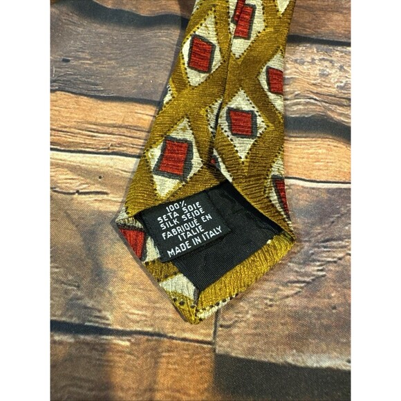Hugo Boss Neck Tie 100% Silk Geometric Gold & Red Maid In Italy Diamond Check - Picture 3 of 6